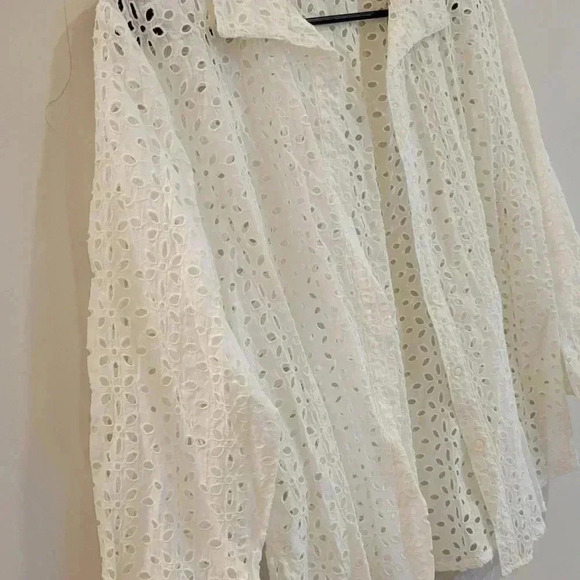 Perfect White  Cut out Patterned Overblouse med - Picture 1 of 7